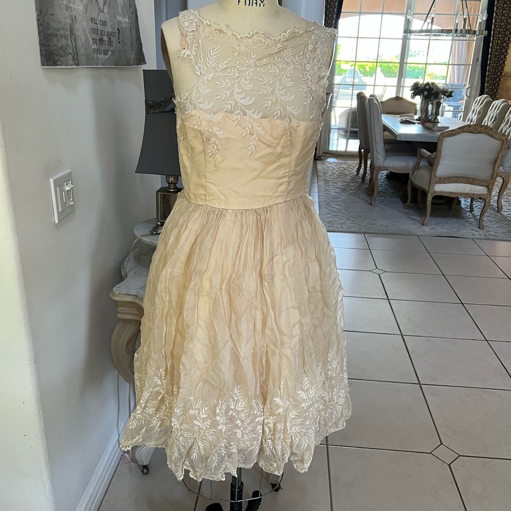 Very vintage lace delicate 1940s-50s prom dress